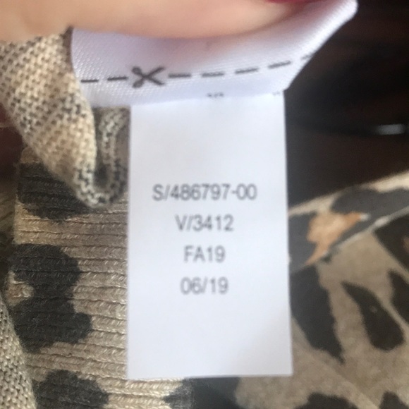 Banana Republic Animal Print Top Size L - Picture 8 of 8